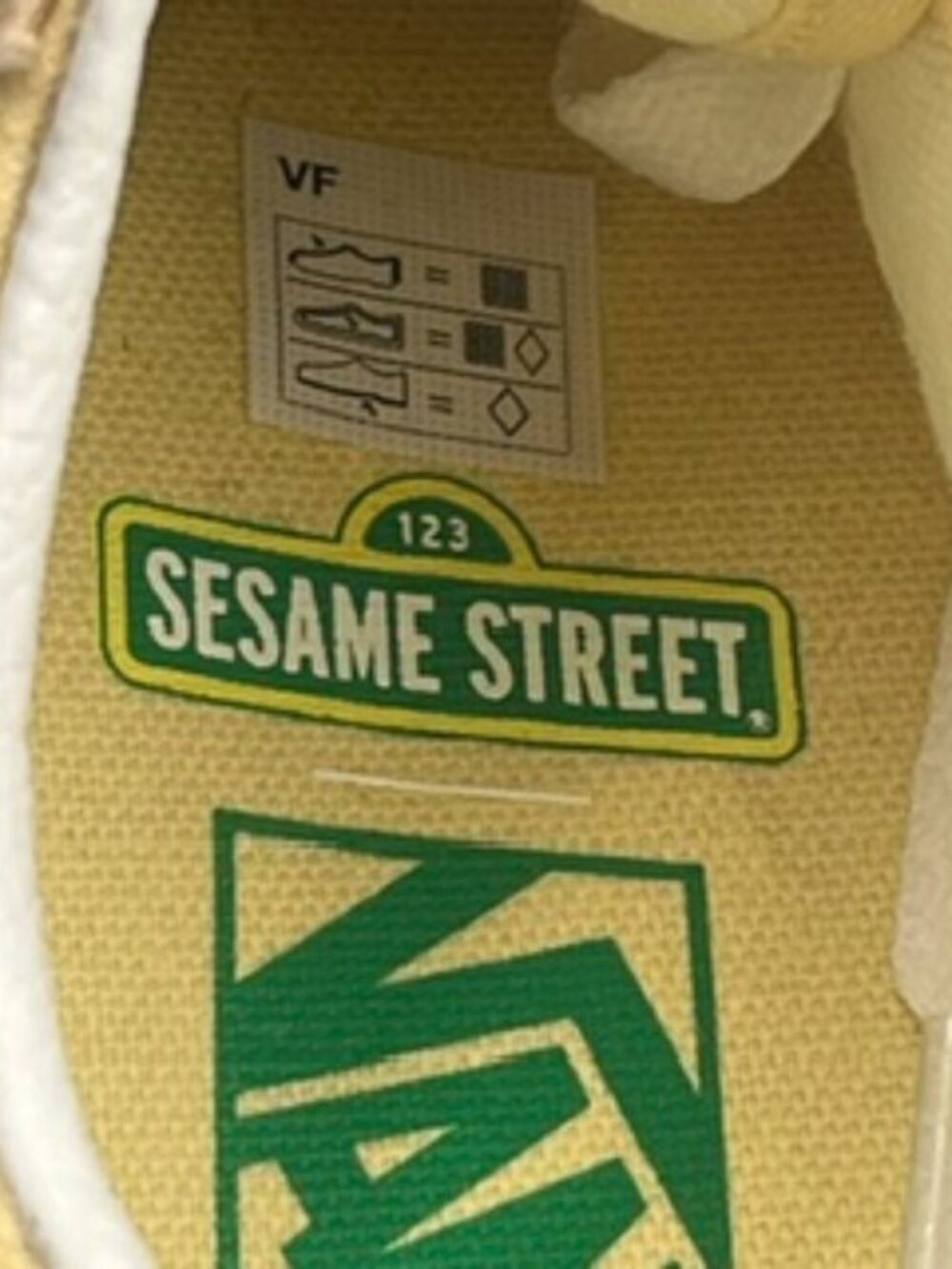 NEW Vans Sesame Street collab sneakers Women’s size 5.5 Embroidered Beige shoes - Picture 6 of 9